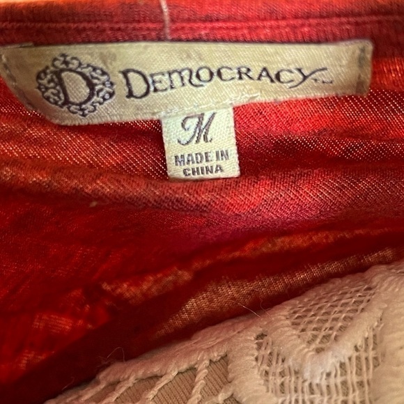 𝅺democracy Medium warm reddish orange shirt long sleeve - Picture 6 of 11